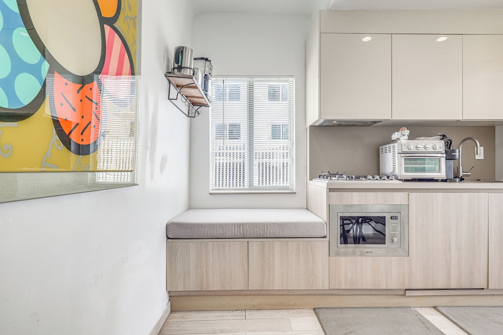 Cozy Miami Beach Apartment < 1 Mi to Ocean!