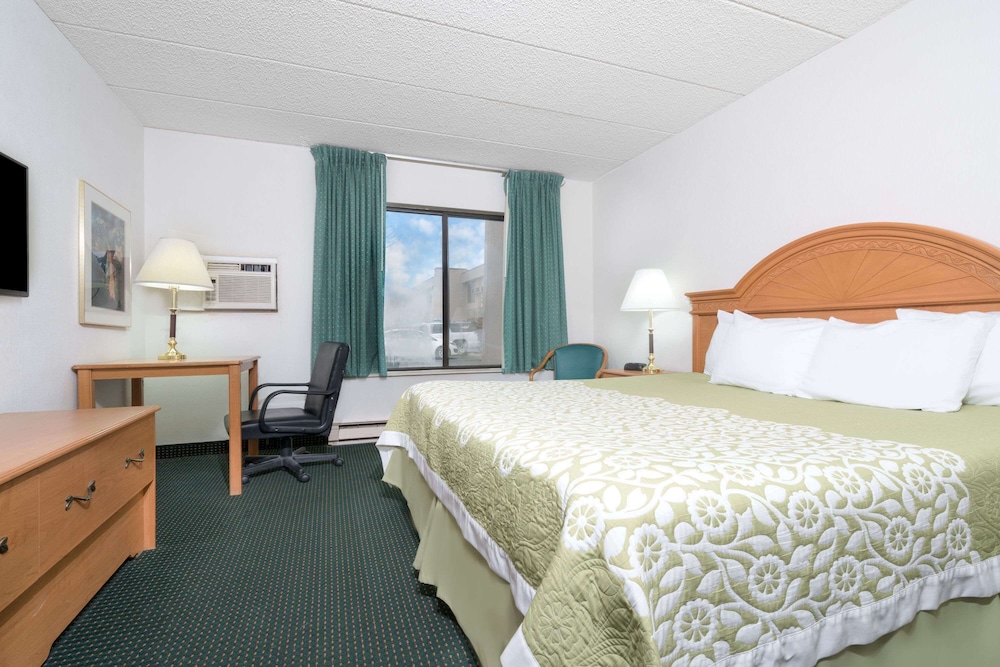 St Cloud Vacations - Days Inn by Wyndham St Cloud - Property Image 7