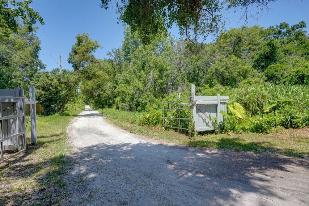 Glamping-style Cabin on 20-acre Farm Near Lutz!