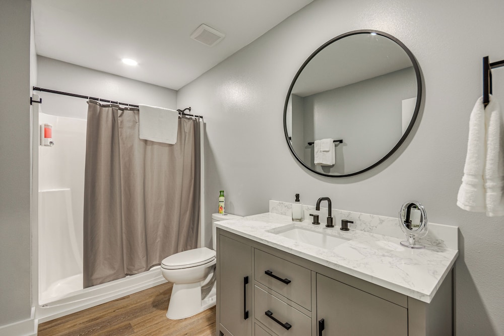 3 Mi to Navarre Beach: Home w/ Furnished Patio