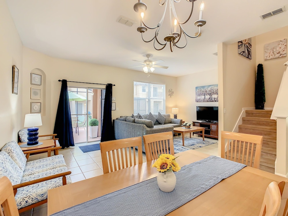 Spacious Regal Oaks Townhome by Disney