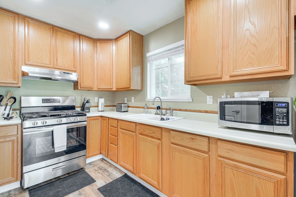 Coulterville Home w/ Gazebo Near Lakes & Hiking!