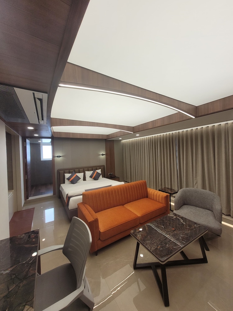 Hotel Shreeji Vatika-Airport Road