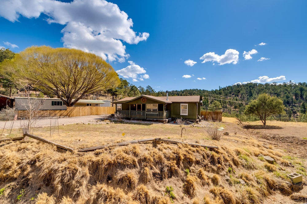 Lovely Ruidoso Cabin w/ Deck - 14 Mi to Ski Apache view 4