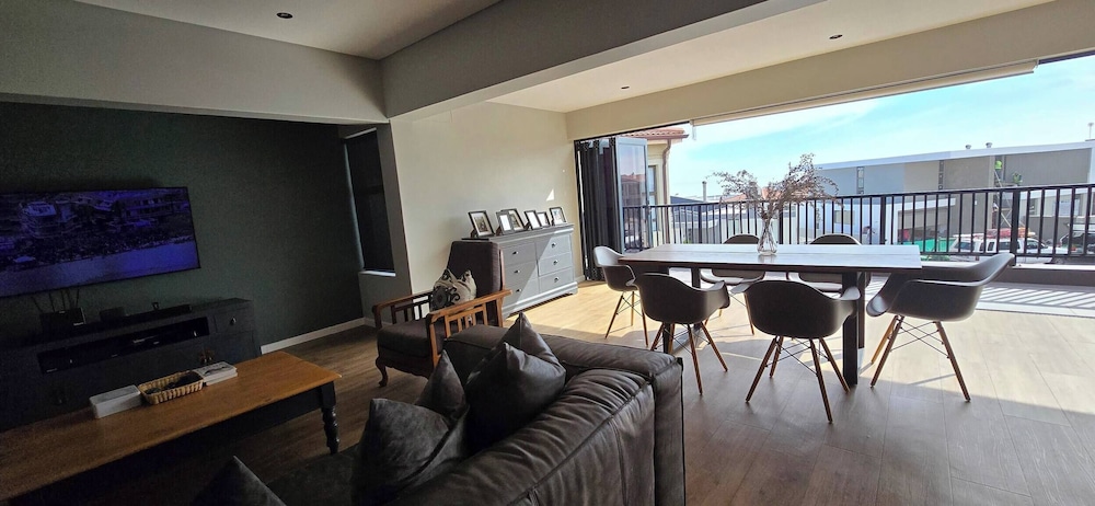 Seaside Retreat in Langebaan With Hot Tub and BBQ