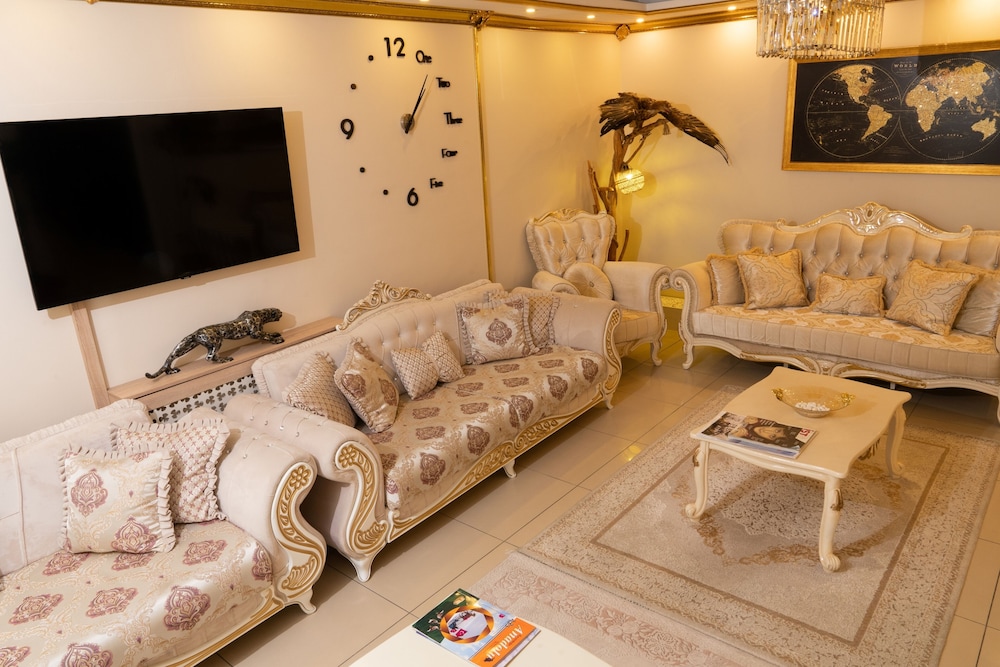 Loss Hotel - Image 25