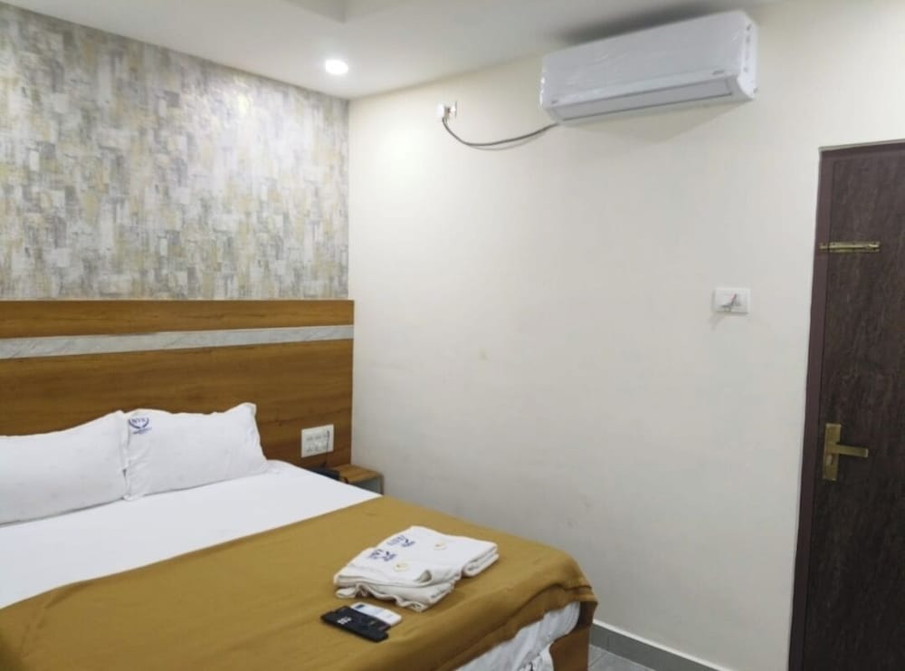 Hotel NVR Grand