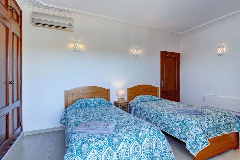 11 Marinha Two Bedroom Apt at Praia do Marinha