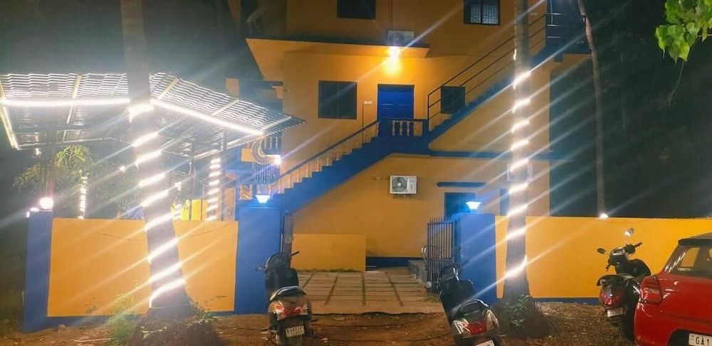 Karma Stays Hostel Morjim
