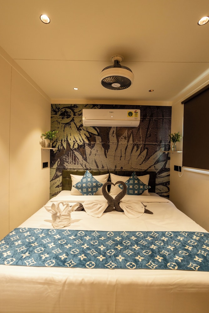 Click Hotel view 4