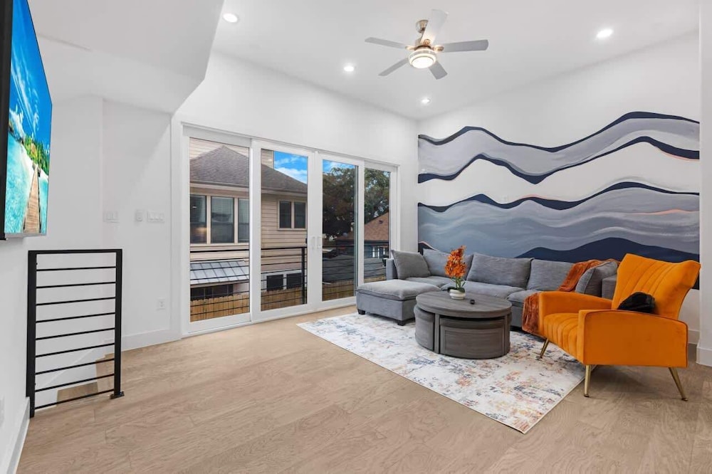 Houston 6 Bedroom Home
