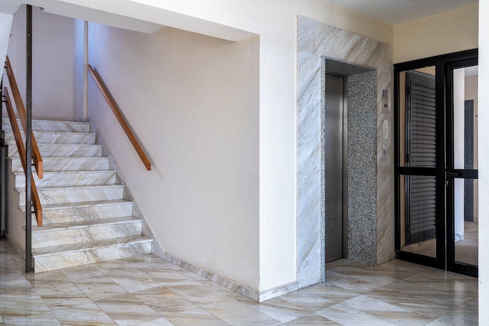 Averna - Breezy 2-BR Apt. in Larnaca