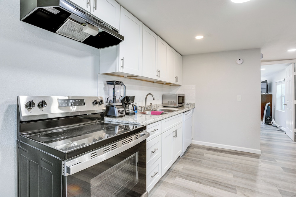 Prime I-10/610 Access! Houston Home Base