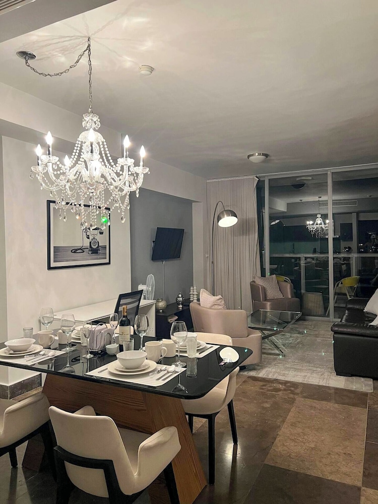 Lujosa Suite Piso 53 - Yoo Panamá 53K