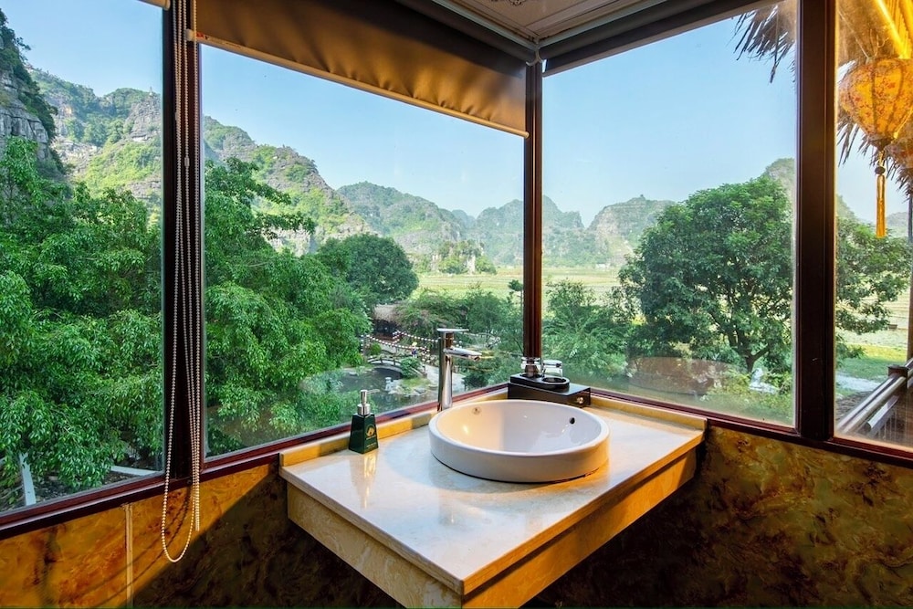 Mua Caves Ecolodge