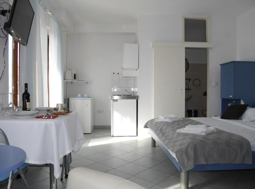 Dugi Rat Seaside Apartments