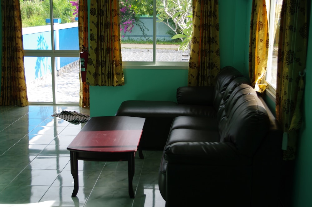 Blue Beach Bungalow
