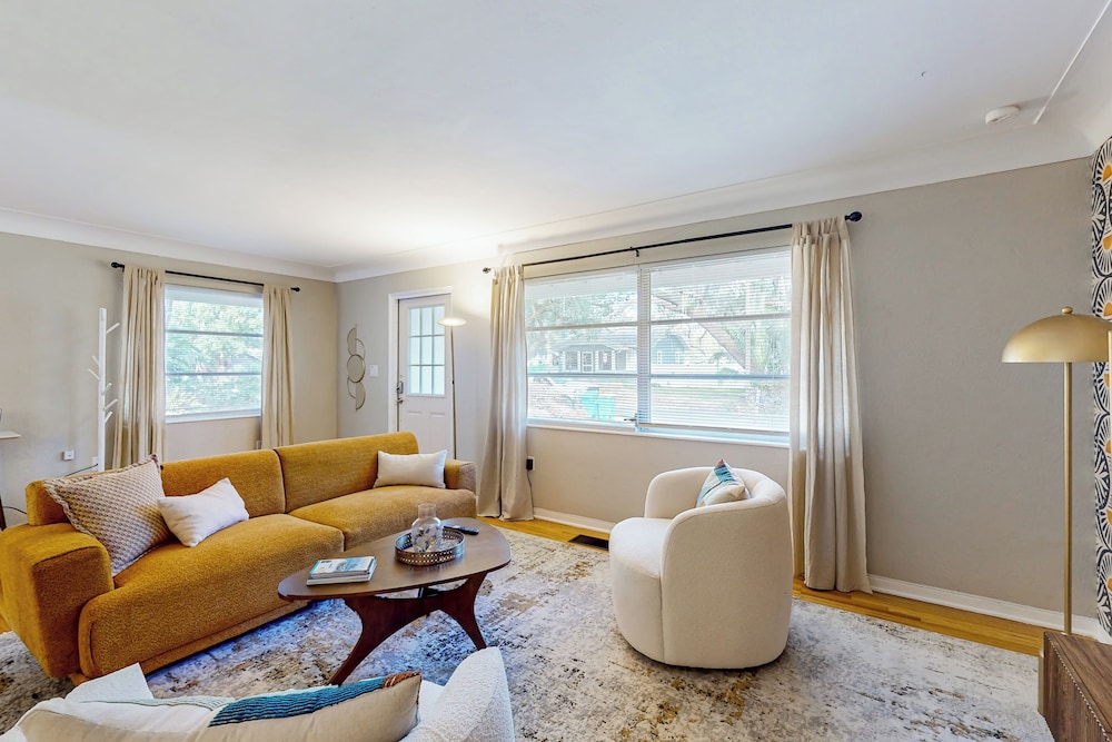3BR Dog-friendly House, Central A/c, Cornhole