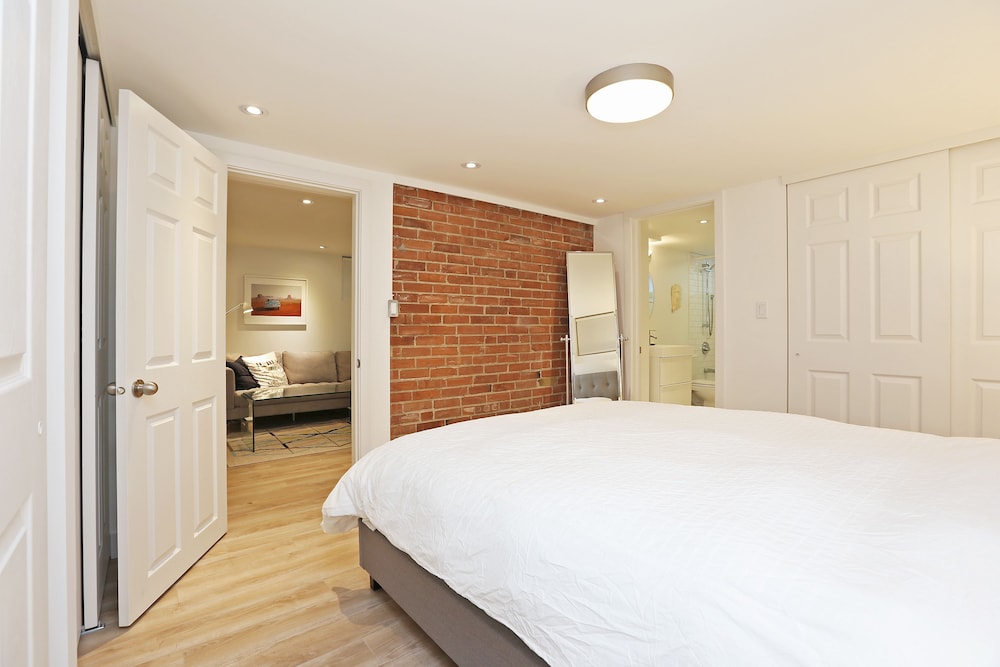 Applewood Suites - Executive Basement - Image 2