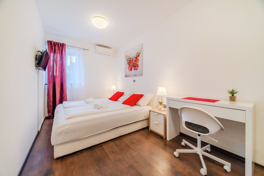 Red Vibe Studio Central 2