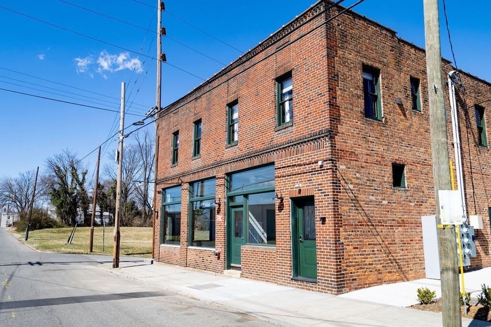 Luxury Multi-unit Historic Building Near Downtown