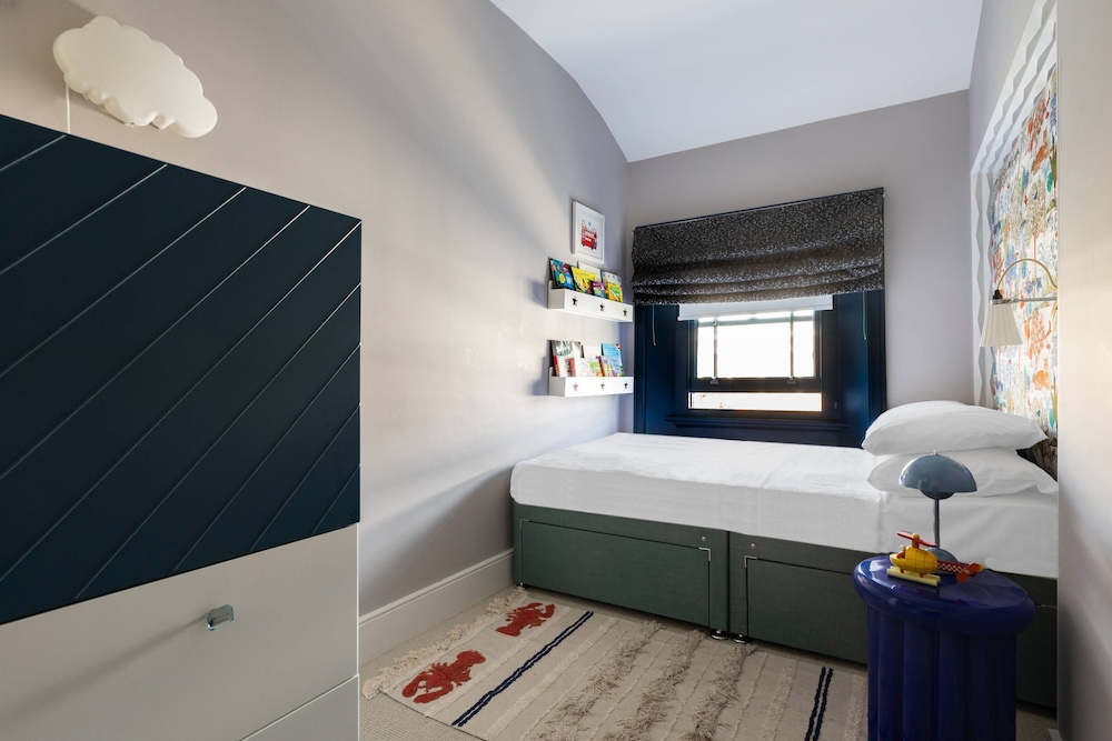 Westbourne Park Road XVI by Onefinestay
