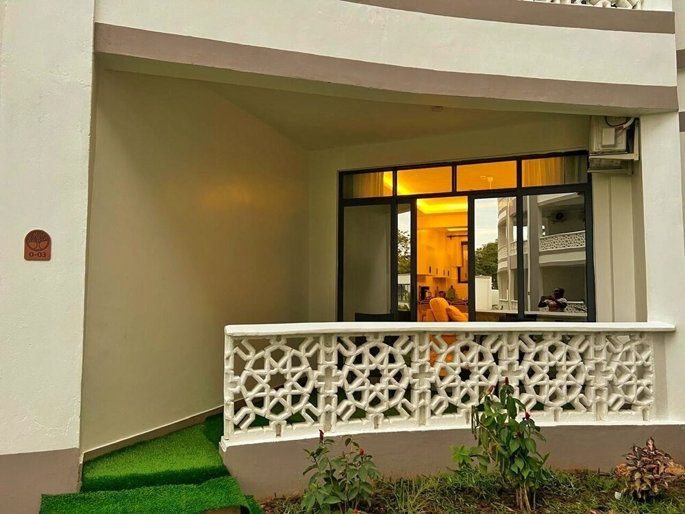 Nyali Beachfront Apartments Baobab waves