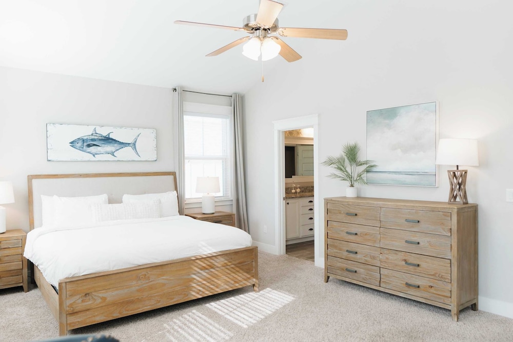 Somewhere on the Beach by Avantstay Golf Cart + Bikes, Pool Access, Beach