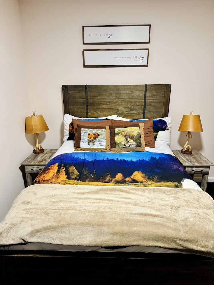 Grizzly Lodge Motel