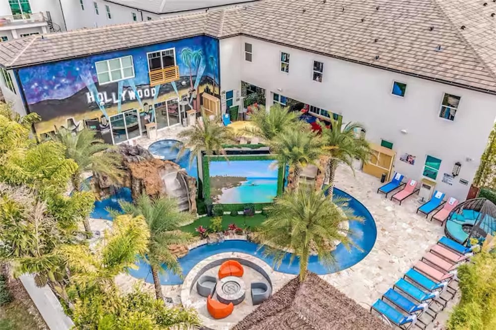 Ultimate Hollywood Themed Mansion for Big Groups