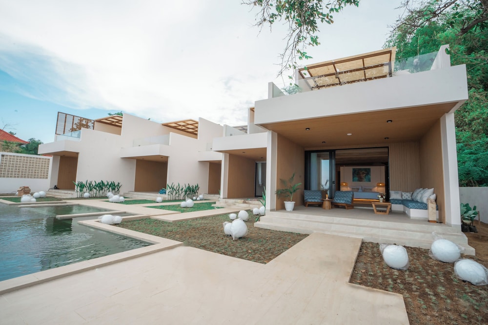 Bohemian Beachfront Apartments