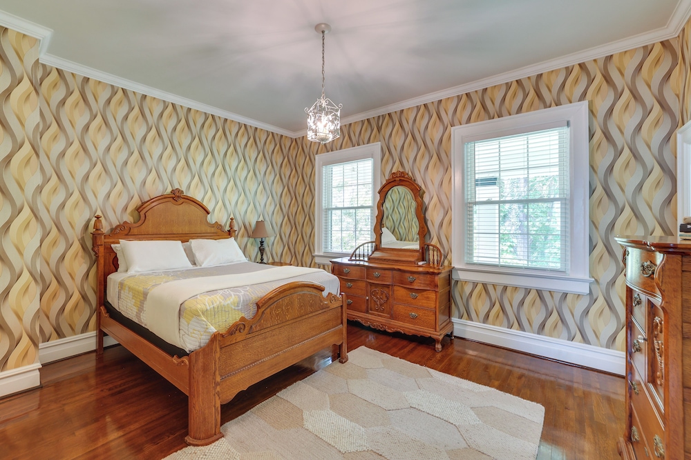 Home on Sprawling Estate, 6 Mi to Dtwn Spartanburg