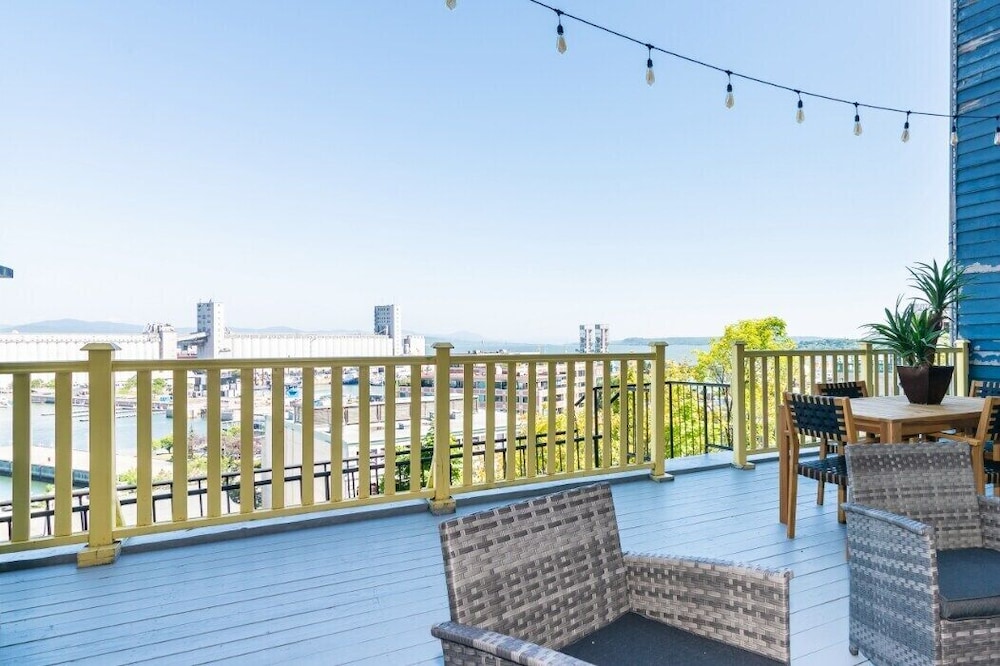 Remparts 2 Bed w Private terrace & sauna