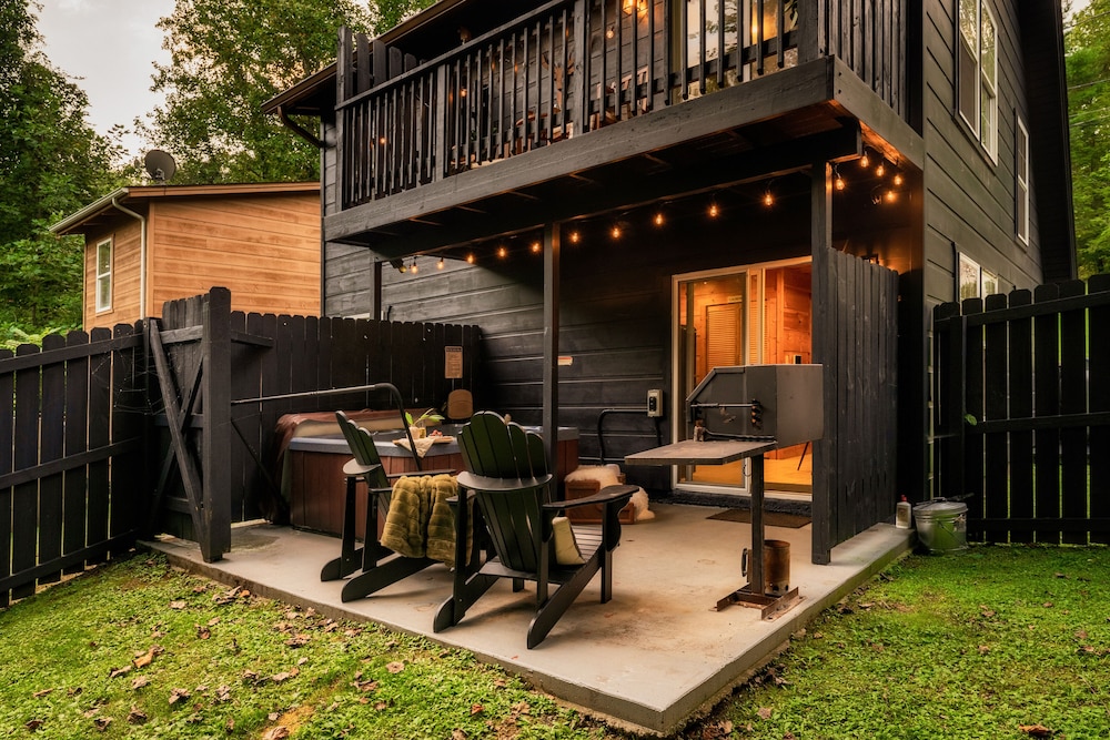 The Copper Bird Cabin