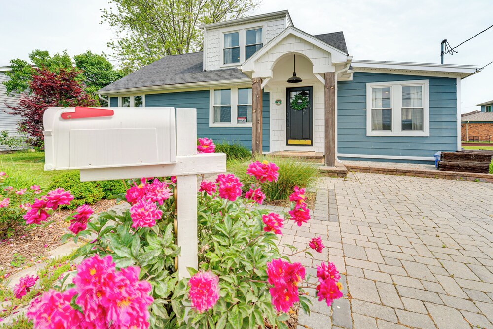 Canal-front St Clair Shores Home: 2 Mi to Dtwn