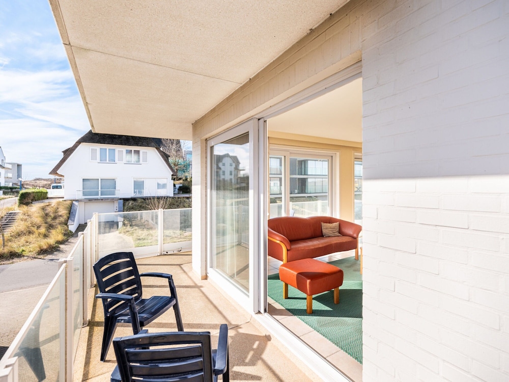 Modern 1st Floor Apartment in Oostduinkerke