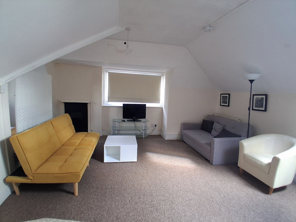 Serene Southampton Apartment With 3 Bedrooms