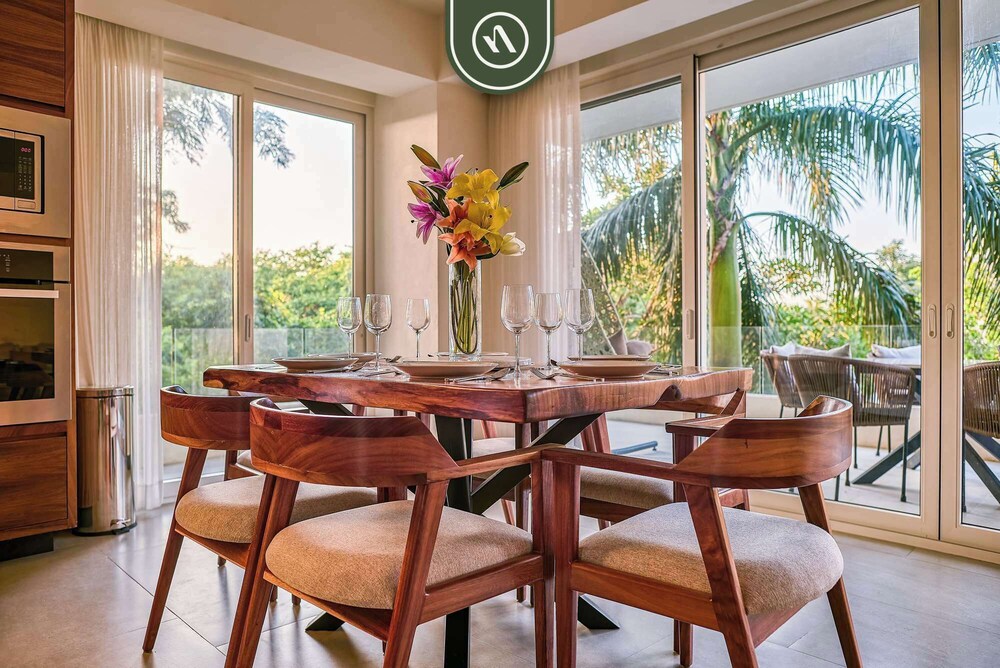 Luxury 2 BR Condo Near Golf Courses and Marina
