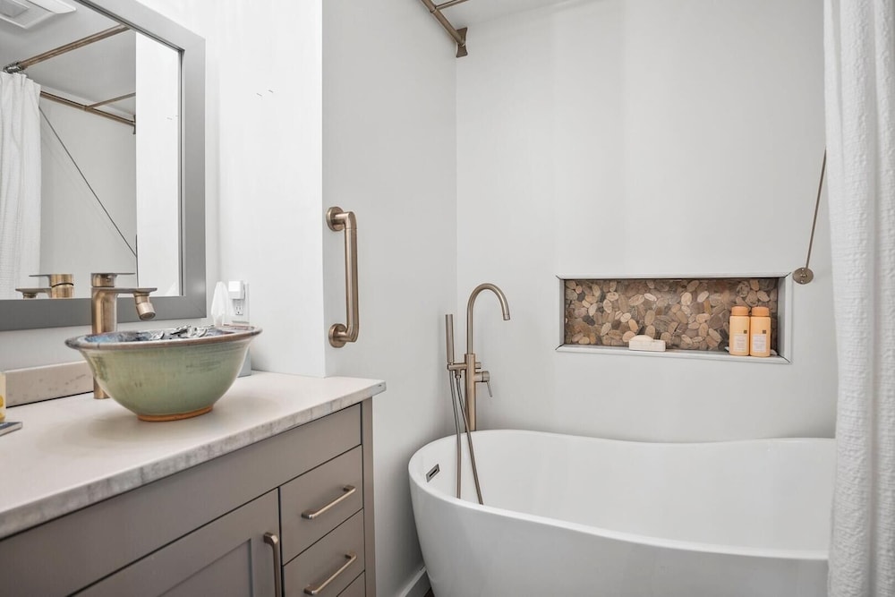 Charming 2-bed, 2-bath Home, Resort Access and Golf Cart Included!