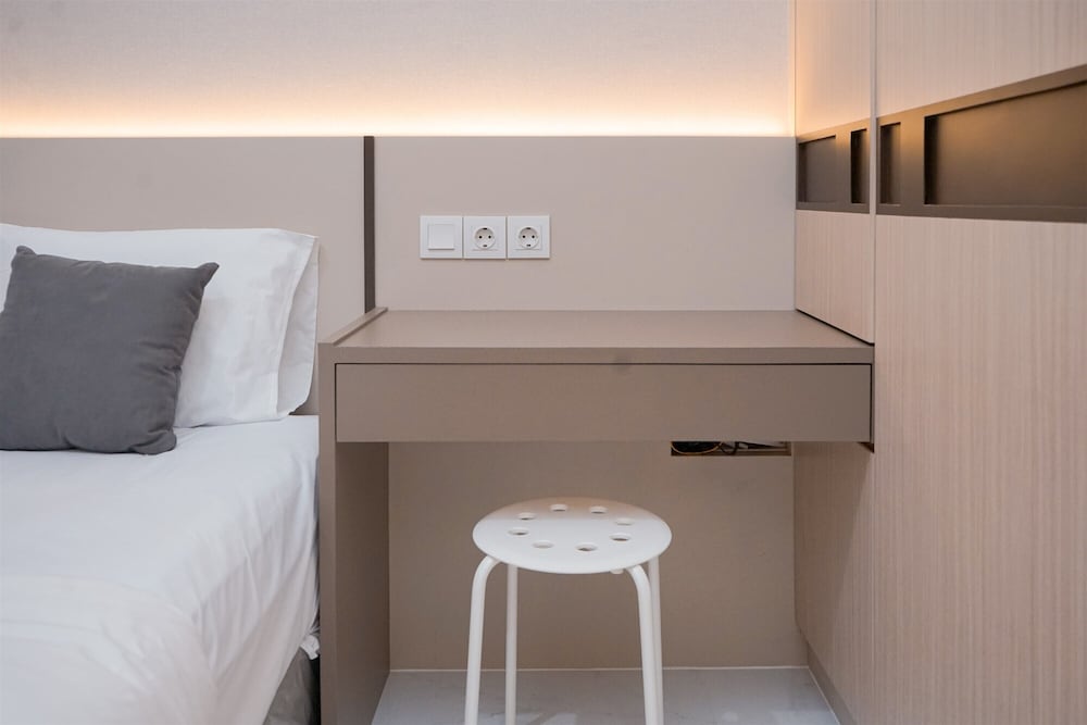 Simply And Cozy Studio Room At Sky House Bsd Apartment