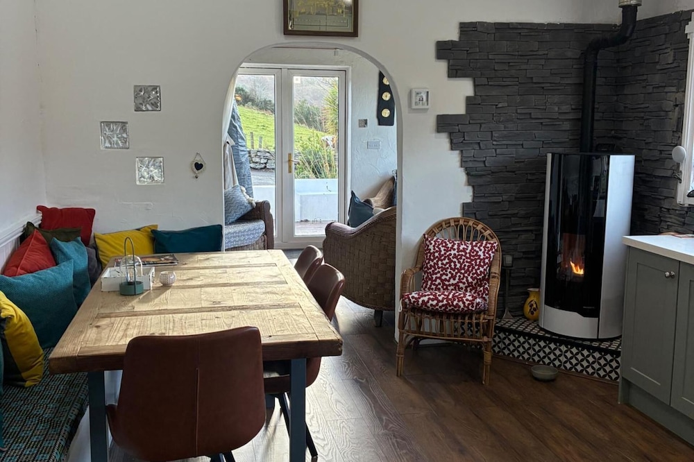 Family-pet Friendly-sleeps 10-hot Tub-sauna