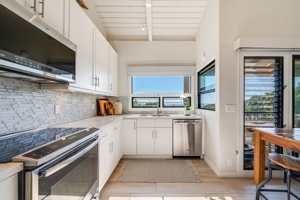 Extraordinary Molokini Views, Spectacular Renovation, New Split AC, Ocean Views!