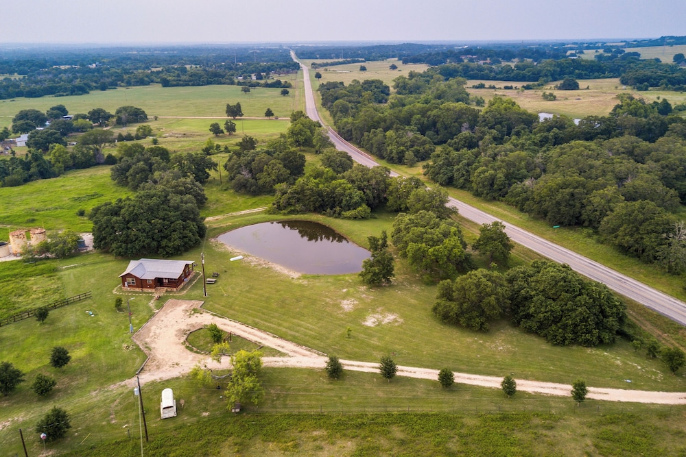 La Grange Cabin on Acreage: Close to Wineries view 4