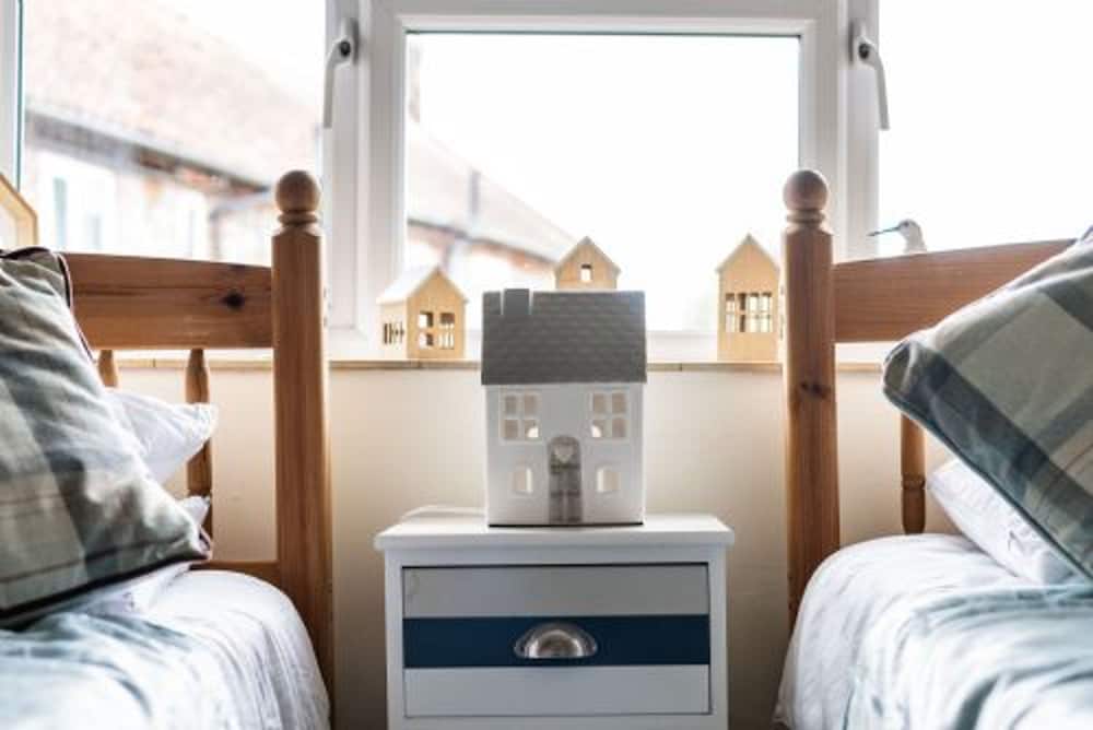Host Stay Sandpipers