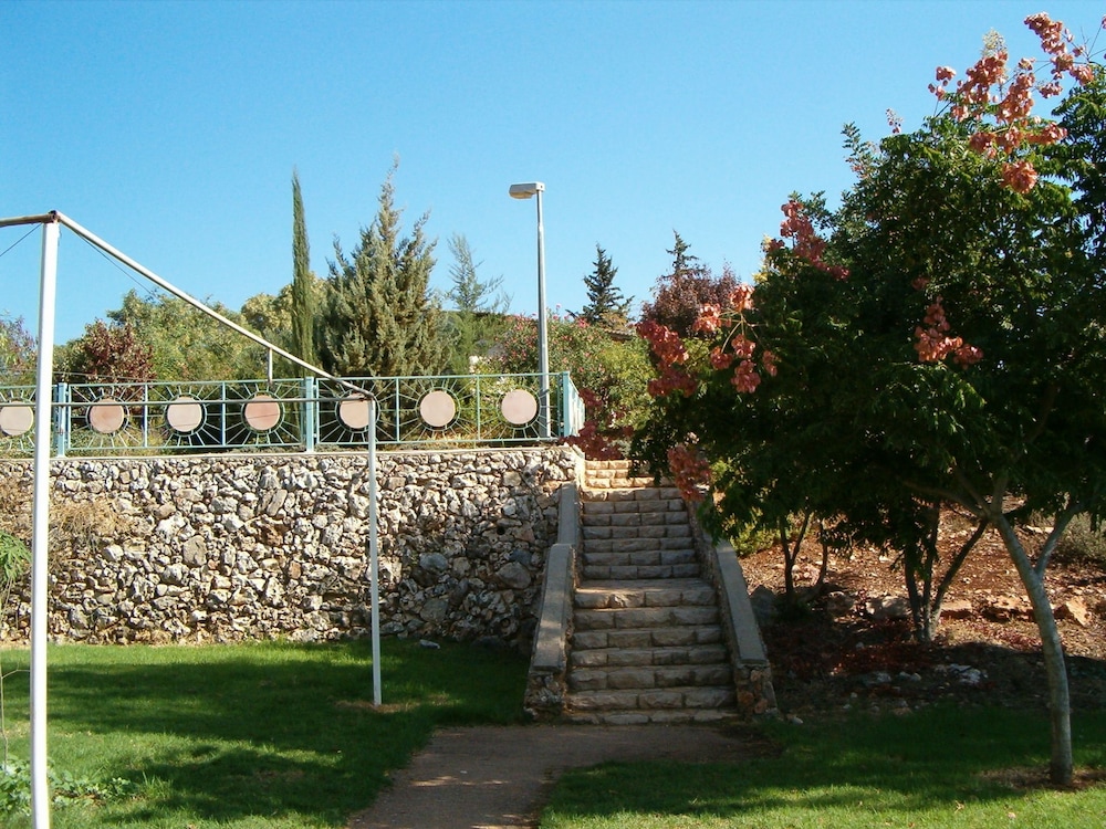 Photo 33