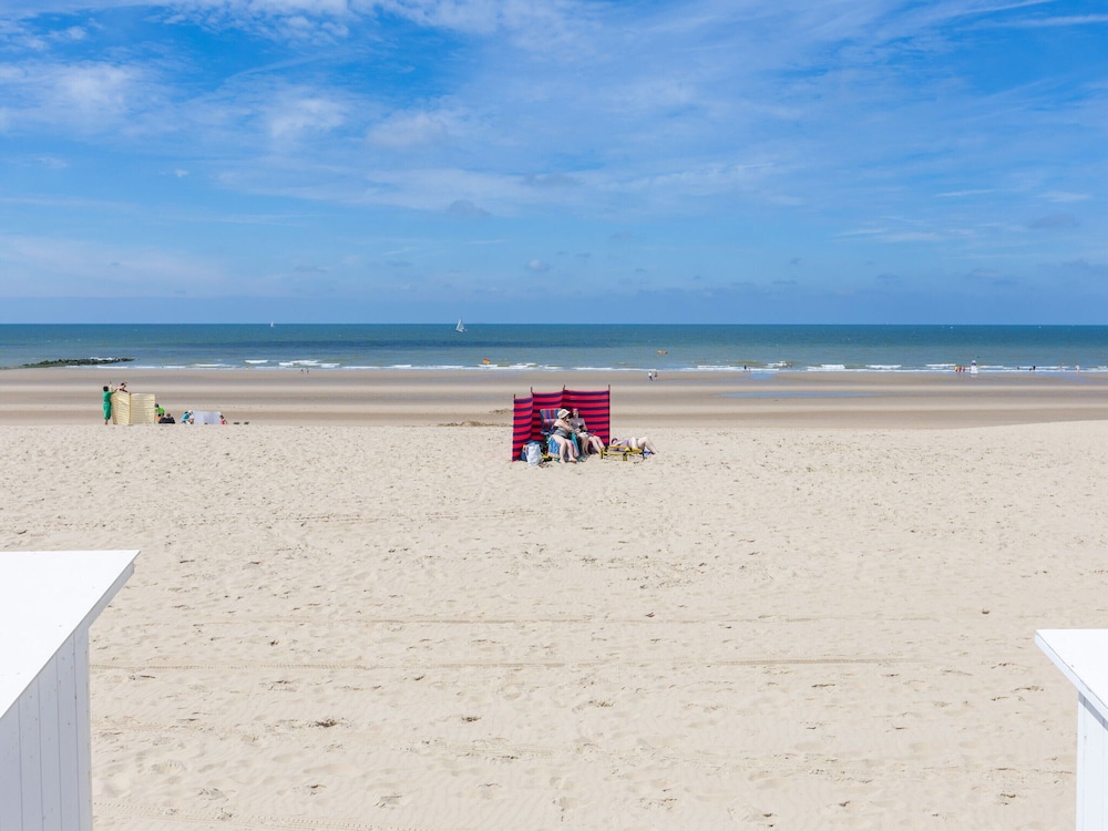 Apartment in Zeedijk With Sea View