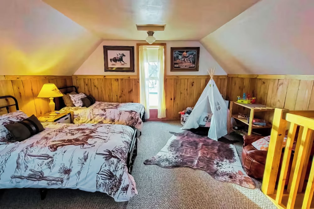 1 BR Bunk House on Long Hollow Ranch, Dog Friendly