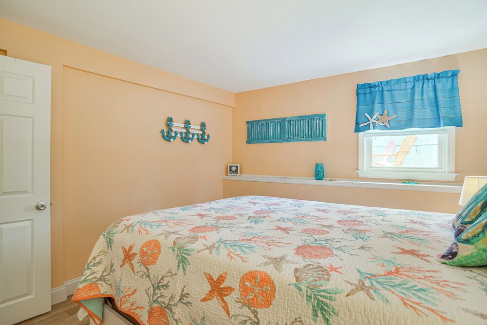 Near Beaches & Trails: Home in East Falmouth