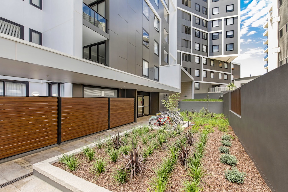 Hotel Astra Apartments Newcastle East - Image 1