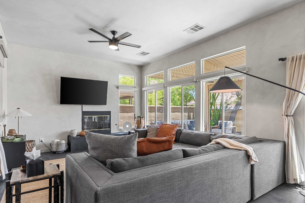 Designer Desert Oasis w/ Pool, Hot Tub, Outdoor Lounge The Riley by Avantstay